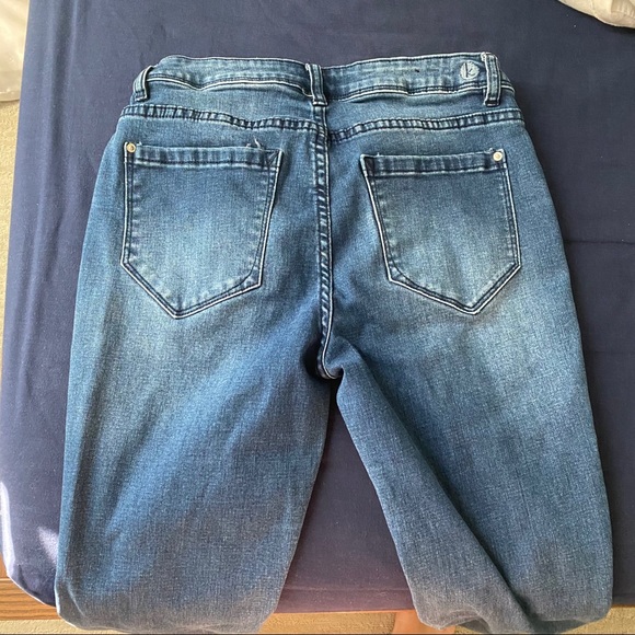 Kensie knee ripped mid rise blue jeans tight fit - Picture 9 of 9